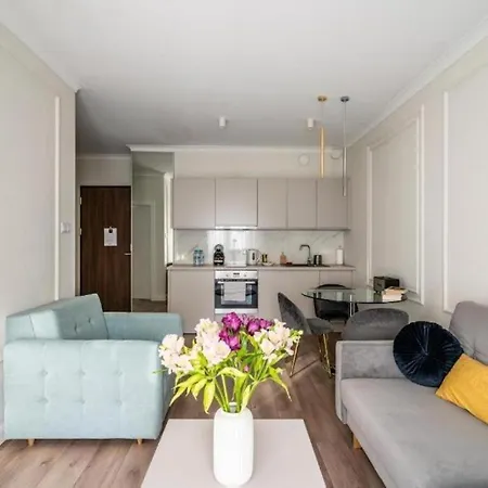 Urban Chic - Stylish And Cozy - Mennica Apartment