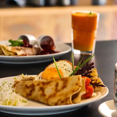 Urban Chic - Stylish And Cozy - Mennica