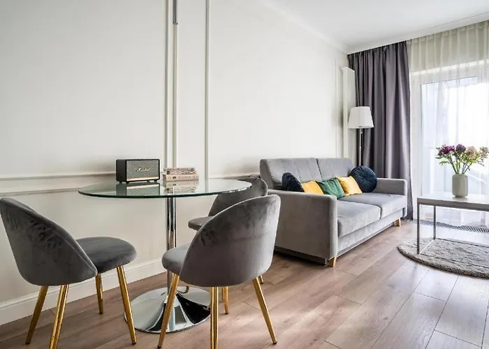 Urban Chic - Stylish And Cozy - Mennica *