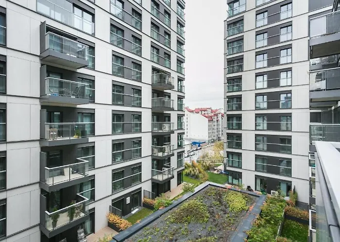 Urban Chic - Stylish And Cozy - Mennica Varšava