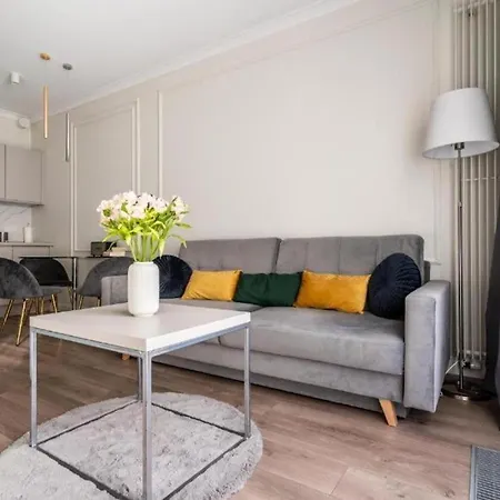 Urban Chic - Stylish And Cozy - Mennica
